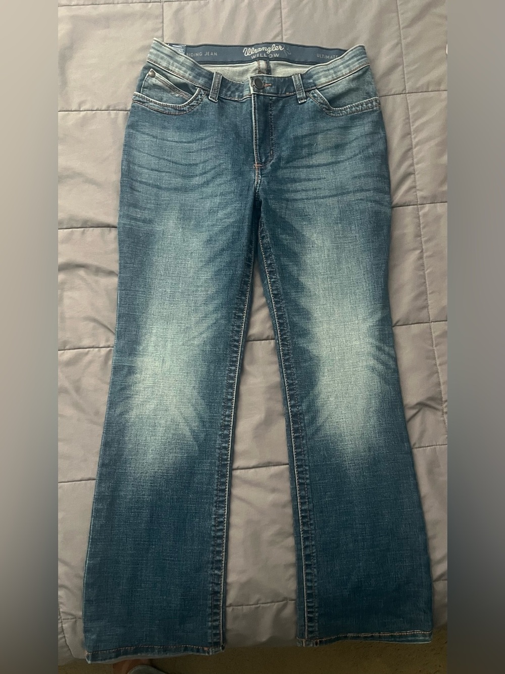 Wrangler Women’s Bootcut Jeans in Faded Blue Wash